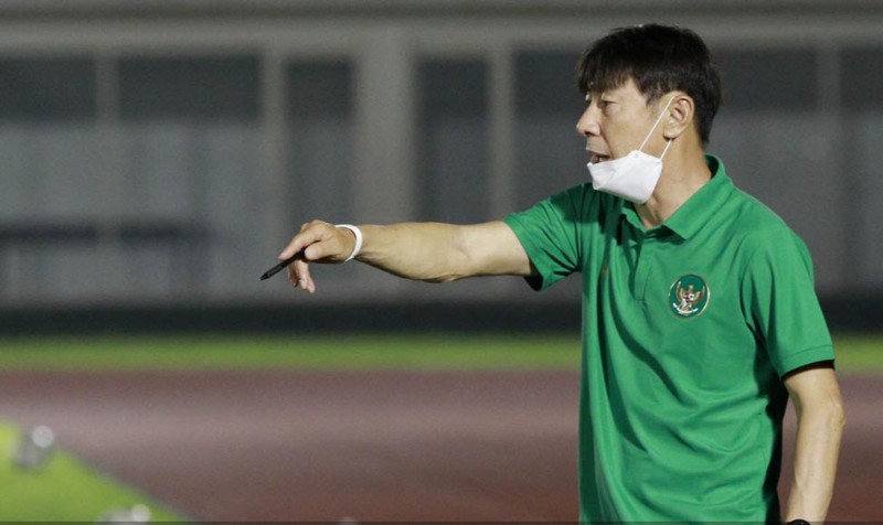 Thua Việt Nam, HLV Shin Tae-yong yêu cầu AFC kiểm tra trọng tài - ảnh 2