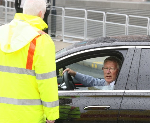 Sir Alex Ferguson bị đối xử khó tin trên sân Wembley - ảnh 2