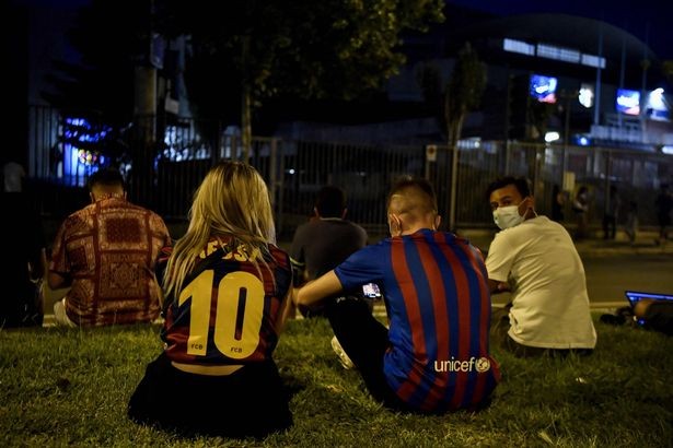 Fan Barcelona quẫn trí sau khi Messi ra đi - ảnh 5