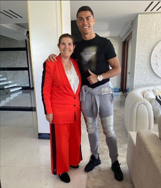 Ronaldo cấm mẹ đến sân Old Trafford xem mình thi đấu - ảnh 3