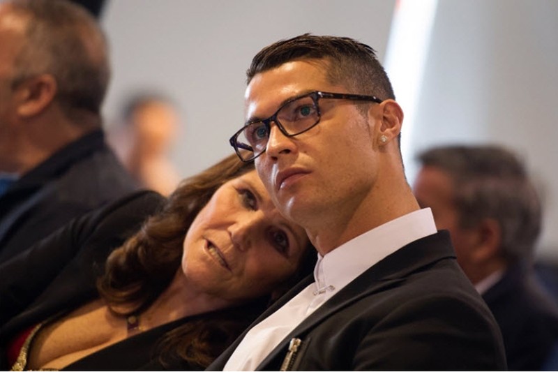 Ronaldo cấm mẹ đến sân Old Trafford xem mình thi đấu - ảnh 2
