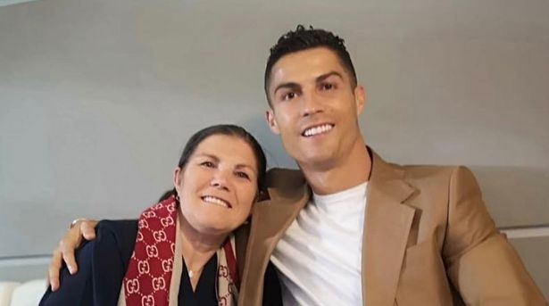Ronaldo cấm mẹ đến sân Old Trafford xem mình thi đấu - ảnh 4