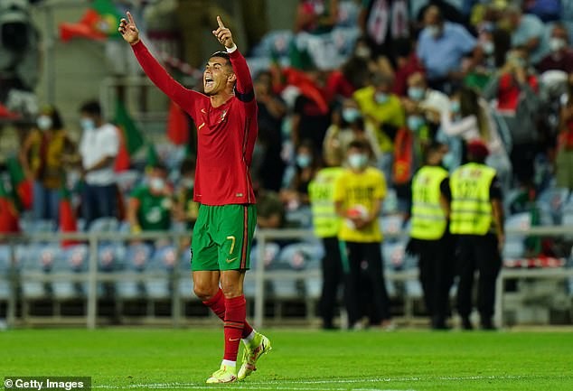 Ronaldo đối mặt nguy cơ hoãn ra mắt MU - ảnh 5