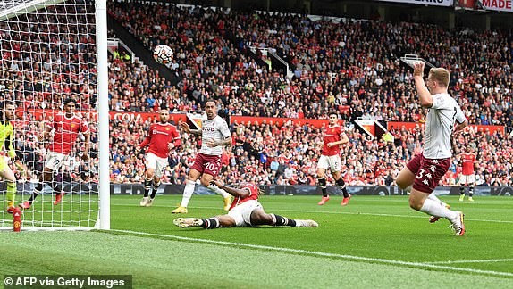  Bruno đá hỏng penalty, MU thua sốc Aston Villa - ảnh 2