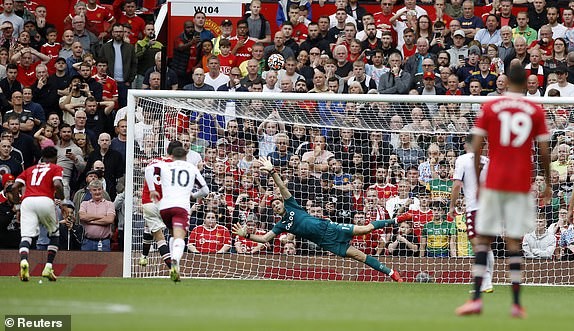  Bruno đá hỏng penalty, MU thua sốc Aston Villa - ảnh 9