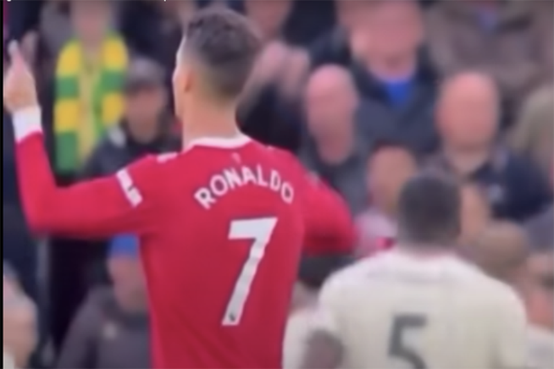 Ronaldo chế nhạo Solskjaer trong trận MU thua thảm Liverpool - ảnh 3