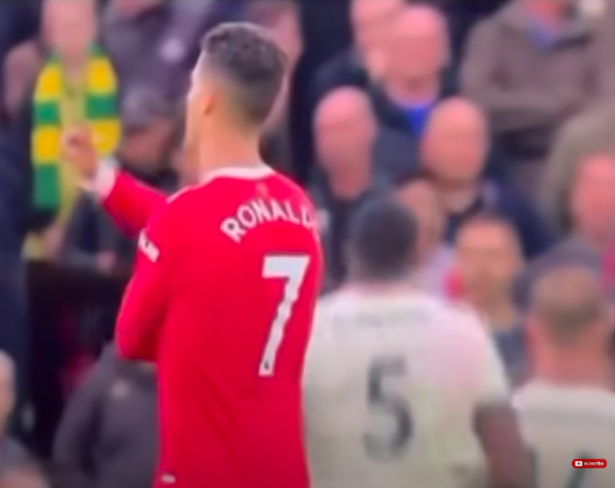 Ronaldo chế nhạo Solskjaer trong trận MU thua thảm Liverpool - ảnh 2