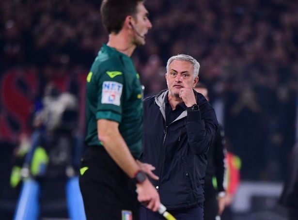 Mourinho giận dữ bỏ phỏng vấn sau khi mất kỷ lục bất bại - ảnh 4