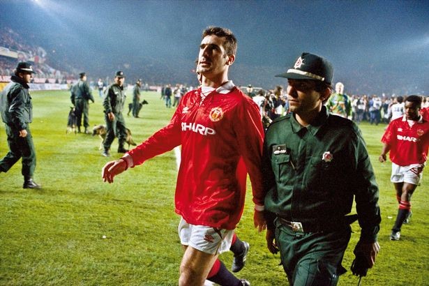 Vì Cantona, Keane hoảng sợ lần đầu rút lui khỏi cuộc chiến của MU - ảnh 5