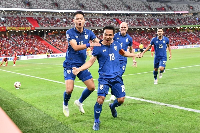 Trưởng đoàn bóng đá Thái Lan: ‘Tôi dành sự tôn trọng cho cầu thủ thứ 12’ - ảnh 3