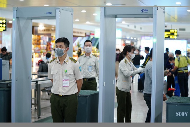 Rà soát năng lực soi chiếu tại sân bay Tân Sơn Nhất, Nội Bài   - ảnh 1