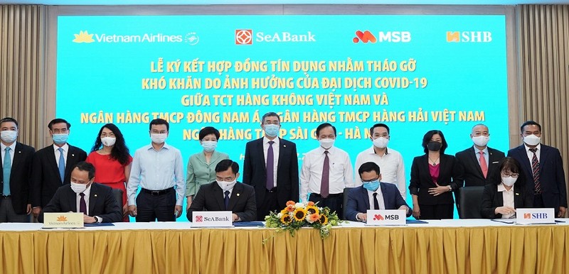 Vietnam Airlines chính thức kí kết với 3 ngân hàng gói tín dụng 4.000 tỉ - ảnh 1