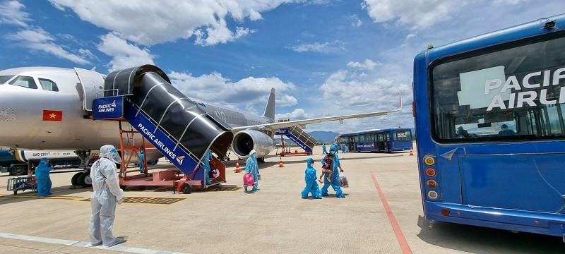 2 chuyến bay đưa gần 400 người từ TP.HCM về Quảng Nam - ảnh 1
