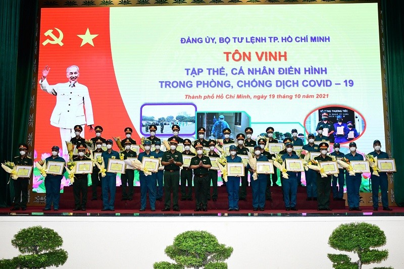 Bộ Tư lệnh TP.HCM tôn vinh những tập thể, cá nhân tiêu biểu chống dịch  - ảnh 2