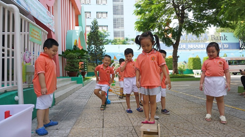 TP.HCM xin được tuyển nhân viên y tế, kế toán cho trường học - ảnh 1