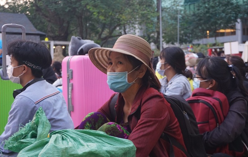 “Chuyến xe mùa xuân” đưa hàng ngàn sinh viên về quê ăn Tết - ảnh 6