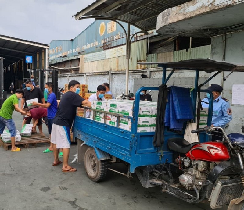 Hơn 700 công nhân đang cách ly được hỗ trợ - ảnh 1