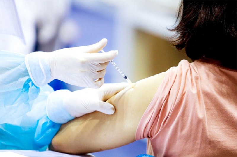 Trường học khảo sát về tiêm vaccine, phụ huynh băn khoăn  - ảnh 1