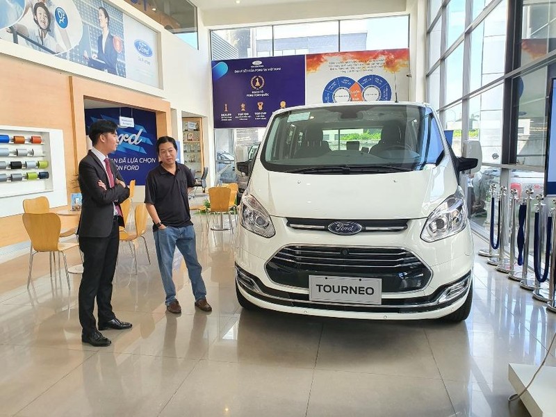 Ngưng lắp ráp Ford Tourneo, các mẫu xe đã bán sẽ ra sao? - ảnh 1