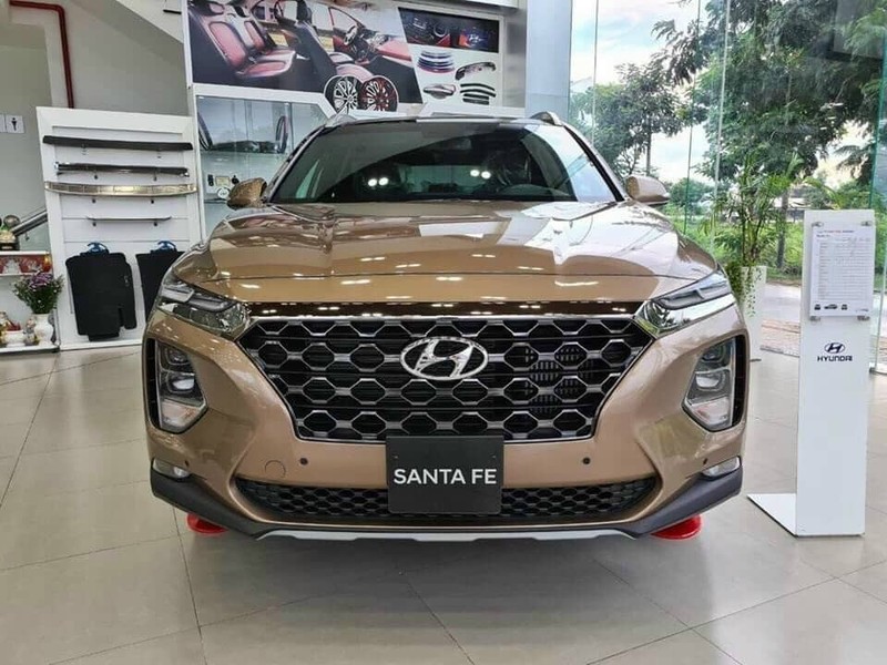 Hyundai SantaFe bất ngờ ưu đãi hơn 140 triệu đồng - ảnh 1