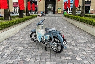 Choáng với Honda Super Cub giá 400 triệu đồng - ảnh 1