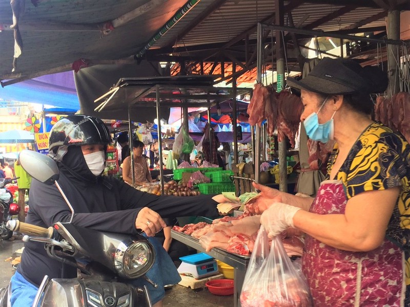 Chợ, trung tâm thương mại đông khách sắm quần áo tết  - ảnh 5