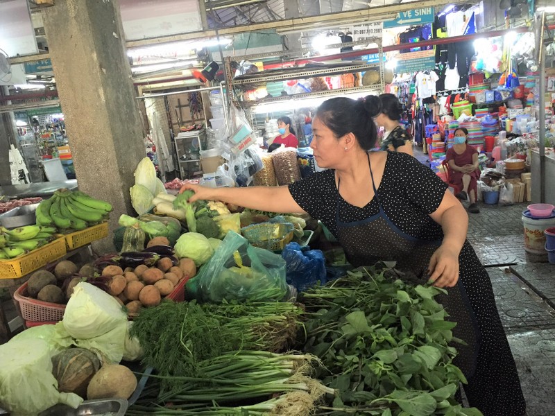 Chợ, trung tâm thương mại đông khách sắm quần áo tết  - ảnh 1