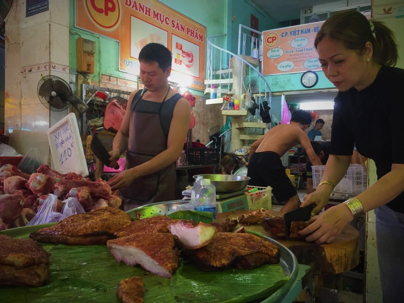 Người dân tranh thủ mua lễ vật cúng ngày Thần tài - ảnh 3