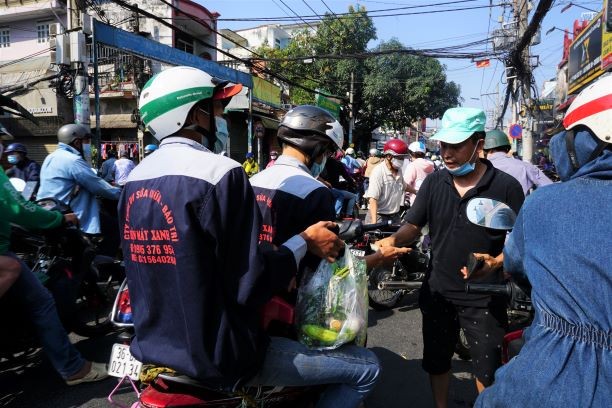 Đặc sản 'lạ' lần đầu xuất hiện ở phố cá lóc ngày Thần tài  - ảnh 10