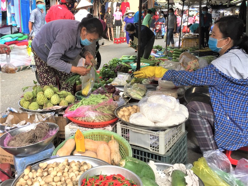 Giá nấm rơm tăng vọt lên 200.000 đồng/kg ngày rằm tháng giêng - ảnh 3