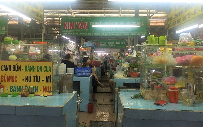 Chợ, siêu thị vắng khách vì sợ dịch COVID-19  - ảnh 8