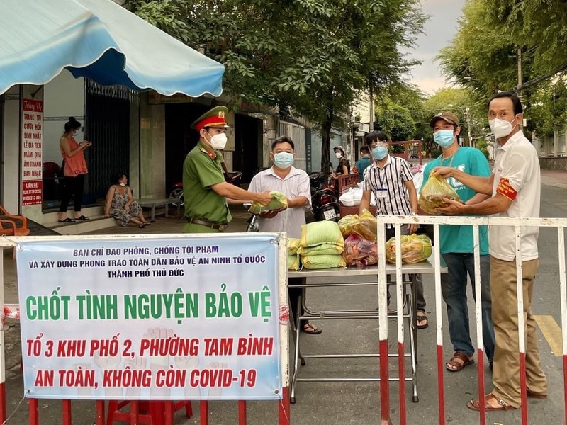 TP Thủ Đức: Hàng ngàn người bảo vệ vùng an toàn, chăm lo cho dân - ảnh 2