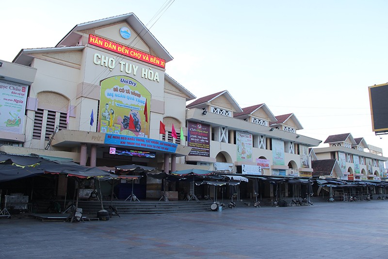 Tạm dừng hoạt động chợ lớn nhất tỉnh Phú Yên vì dịch  - ảnh 1