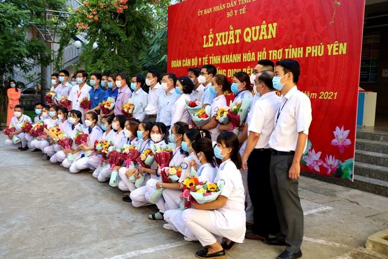 Quân khu V, đoàn y tế Khánh Hòa hỗ trợ Phú Yên chống dịch  - ảnh 2
