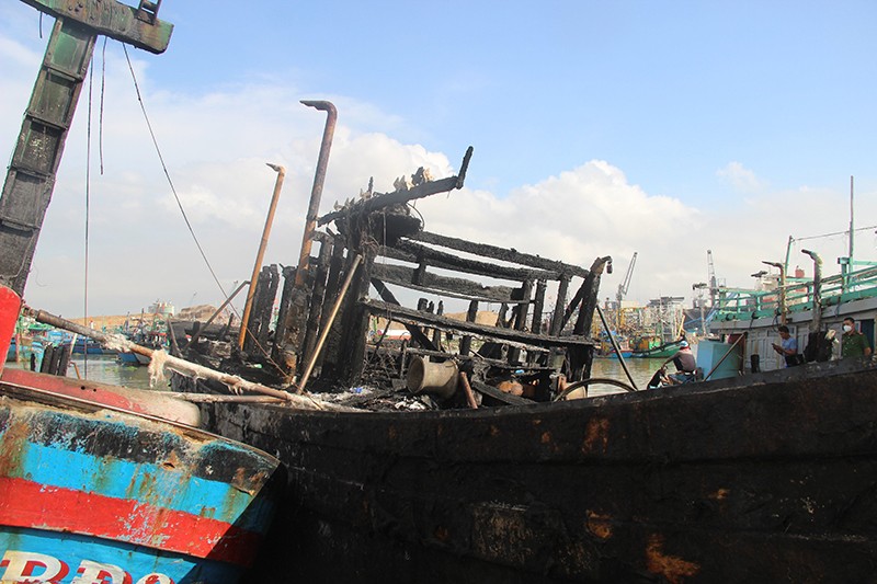 Điều tra 5 tàu cá bị cháy rụi, thiệt hại nhiều tỉ đồng - ảnh 6