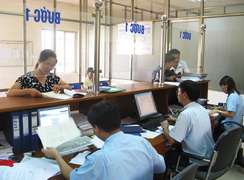 'Cán bộ mắng dân 'vô duyên' là còn... hiền' - ảnh 1