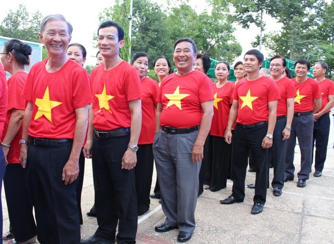 Nguyên chủ tịch nước Nguyễn Minh Triết xúc động hội ngộ đồng đội ở R - ảnh 3