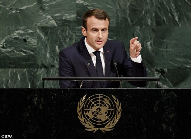 Tổng thống Pháp sẽ cấm chọc ghẹo sỗ sàng phụ nữ - ảnh 1