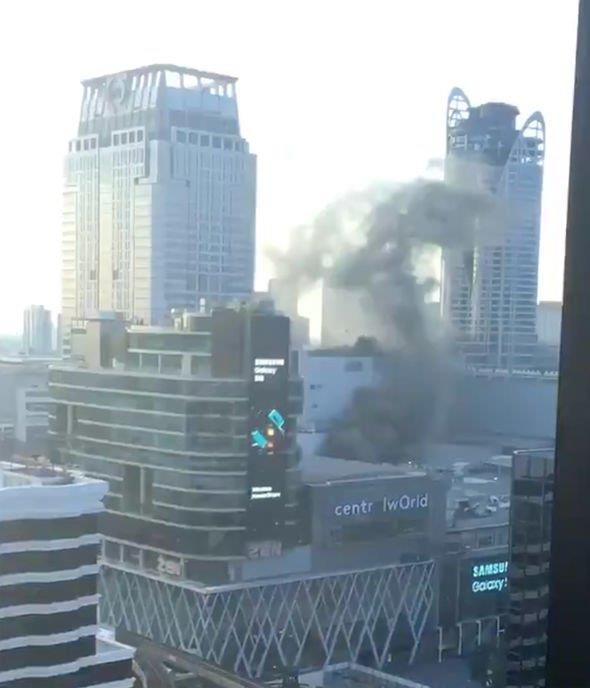 Cháy tòa nhà lớn nhất Bangkok, chuông báo động không reo - ảnh 2