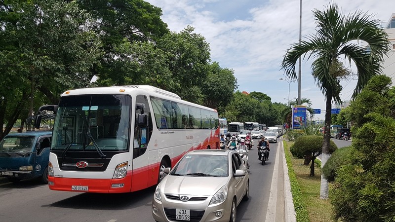 Đà Nẵng siết xe khách, xe tải: Gần 100 xe bị xử phạt - ảnh 1