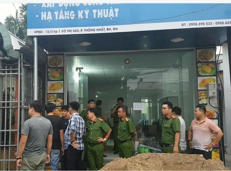 Đang khám nhà chủ doanh nghiệp gọi Giang ‘36’ vây xe công an - ảnh 1
