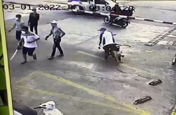 Hỗn chiến, nổ súng liên tiếp ngay cửa siêu thị BigC ở TP Biên Hòa - ảnh 2