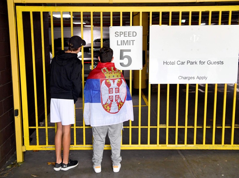 Cộng đồng người Úc gốc Serbia tuần hành ủng hộ Djokovic - ảnh 1