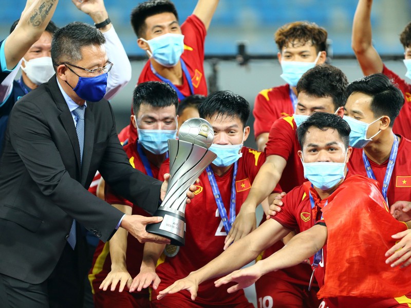 Chùm ảnh U-23 VN đăng quang Đông Nam Á tại Morodok sau khi đánh bại Thái Lan - ảnh 5