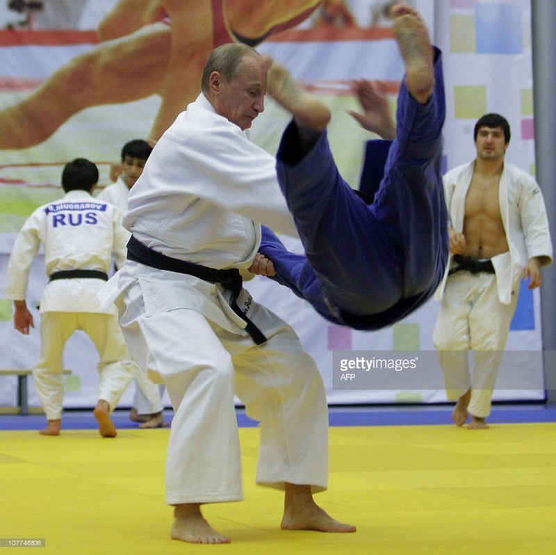 Tước luôn đai đen Taekwondo của Tổng thống Putin - ảnh 1