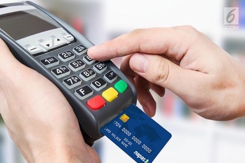 Mất tiền do thẻ ATM từ bị giả mạo, ai chịu trách nhiệm? - ảnh 1