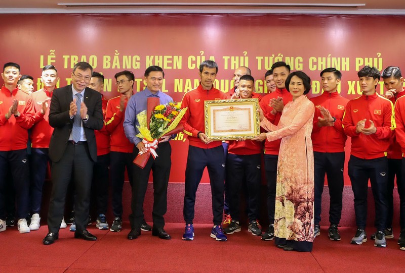 Cha đẻ futsal và bằng khen của Thủ tướng - ảnh 1