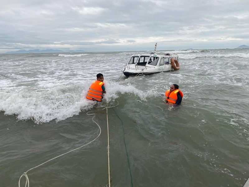 Bộ Công an chỉ đạo điều tra vụ chìm ca nô ở biển Cửa Đại - ảnh 1
