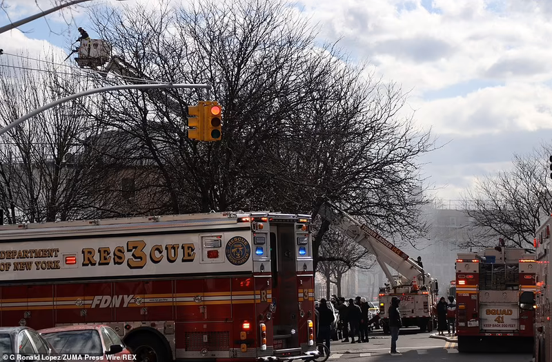 VIDEO: Nổ lớn nghi rò khí gas, sập nhà 3 tầng ở New York, nhiều thương vong  - ảnh 2