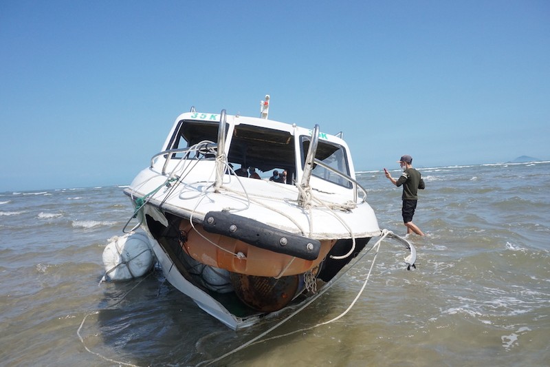 Vụ lật ca nô 17 người chết: 'Sóng to đập vào mạn thuyền gây vỡ' - ảnh 2